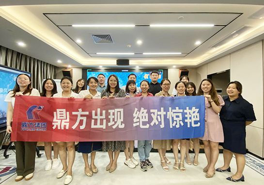 J9集团集团纪念品颁发仪式